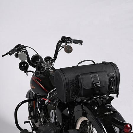 Tukkumyynti pyöreä takaosa laukku - Moottoripyörän pieni rullalaukku, takaosa, selkänojalaukku, sissy tankolaukku, kiinnitetään turvallisesti sissy tankoon Harley Davidson -moottoripyörälaukku.